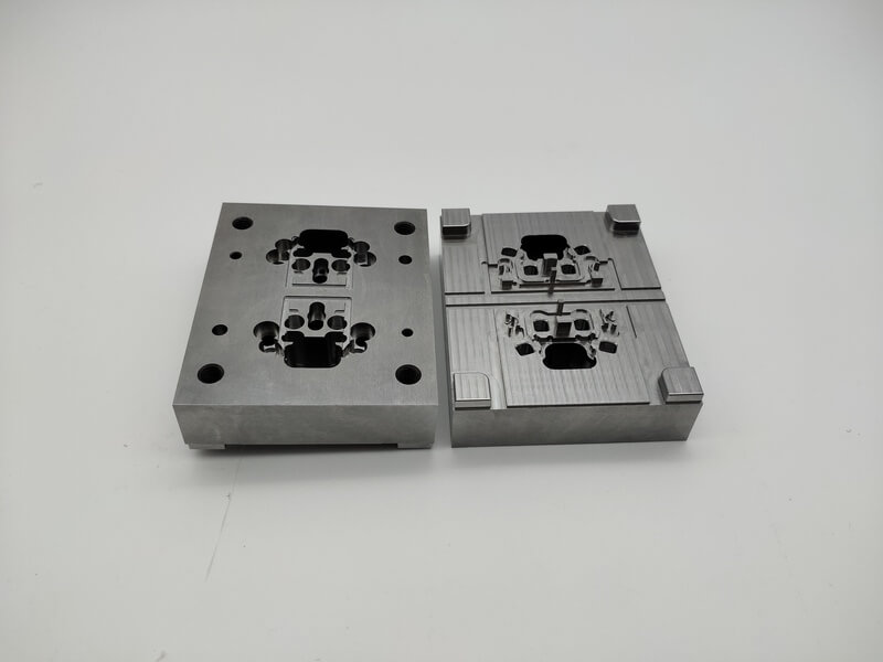 What factors affect the structure of the mold