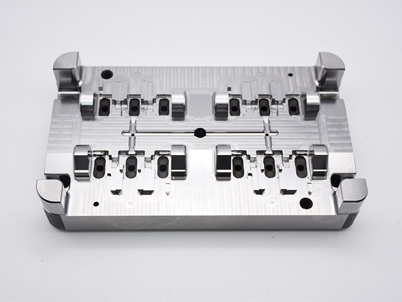How important is the cleaning and maintenance of the mold cavity in casting to product quality?